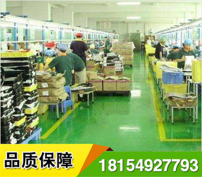 車間倉(cāng)庫(kù)、劃線施工不用噴涂機(jī)械,熱熔機(jī)械,地面涂膠后直接粘貼,立即可以通車,野外施工簡(jiǎn)便,經(jīng)久耐用,標(biāo)線邊緣整齊,作圖剪字方便,長(zhǎng)期使用之平均造價(jià)低于所有標(biāo)線漆價(jià)格.高速路一